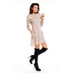 Rochie bej cu guler lat intors peste umeri Rochie bej cu guler lat intors peste umeri