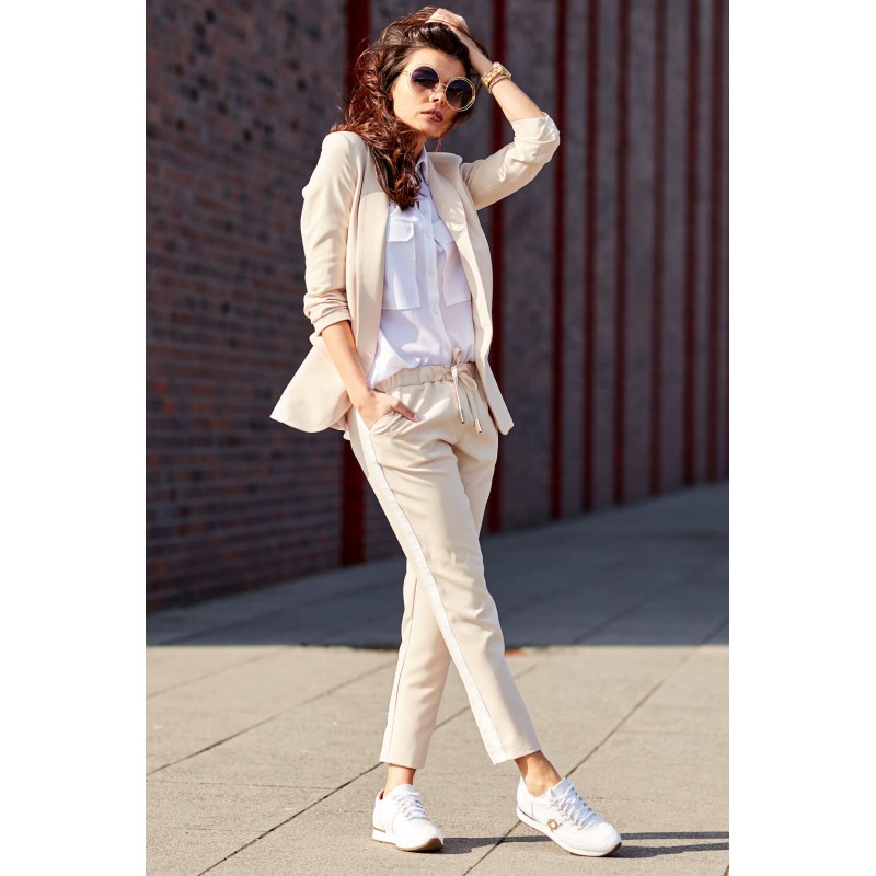 Pantaloni bej casual-sport trei sferturi Pantaloni bej casual-sport trei sferturi