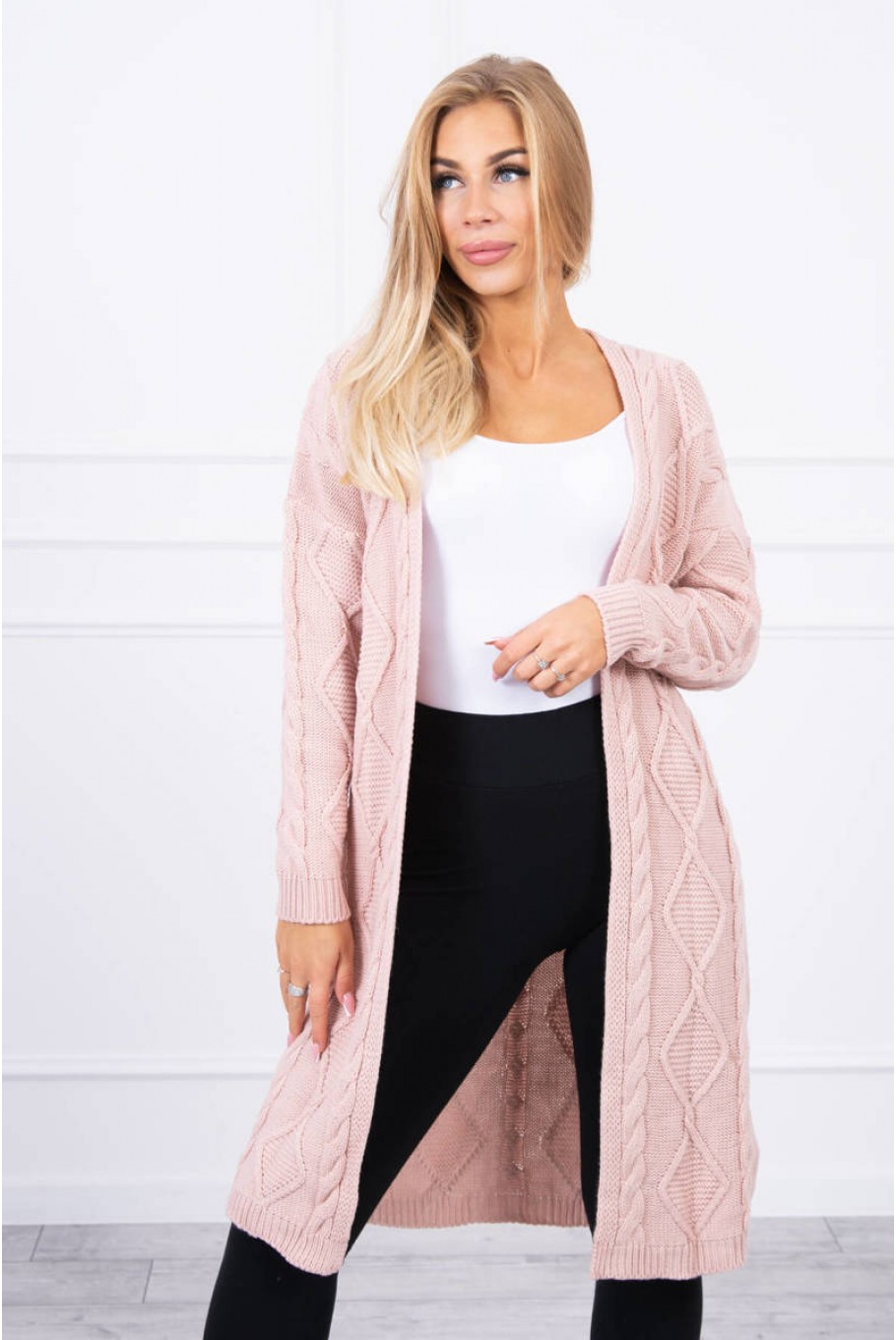 Cardigan roz tricotat cu model deosebit