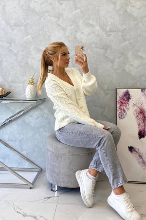 Cardigan alb model impletit cu 4 nasturi in fata